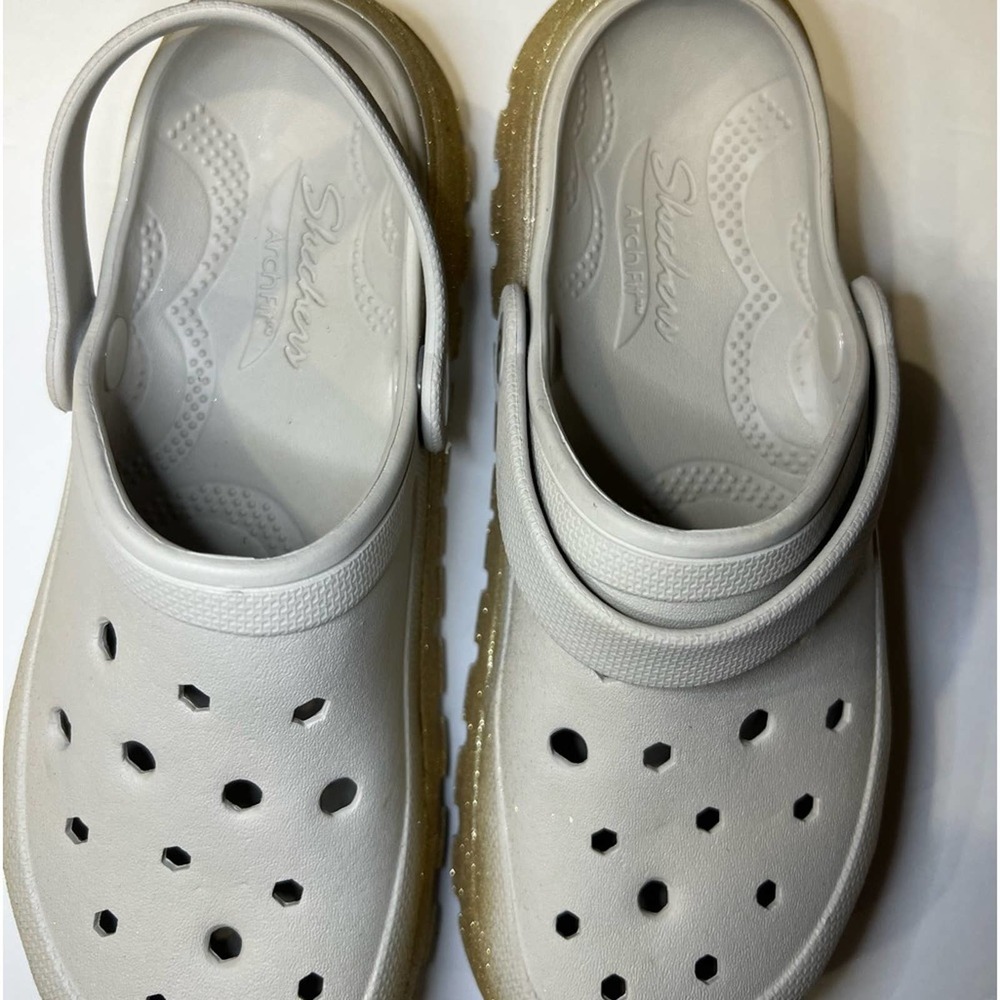 Skechers Arch Fit Crocs-Like Sandals - Picture 10 of 15